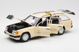 Mercedes 300D S124 T-Modell Hellelfenbein Taxi Händler Edition Norev 1:18 B66040702 Druckguss — Bild 2 von 8