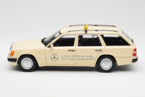 Mercedes 300D S124 T-Modell Hellelfenbein Taxi Händler Edition Norev 1:18 B66040702 Druckguss — Bild 4 von 8