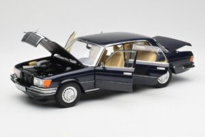 Mercedes 450 SEL 6.9 W116 Dunkelblau Revell 1:18 8956 Druckguss — Bild 2 von 8