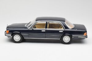 Mercedes 450 SEL 6.9 W116 Dunkelblau Revell 1:18 8956 Druckguss — Bild 4 von 8