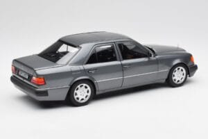 Mercedes 500 E W124 Pearl Grau Norev 1:18 183946 Druckguss — Bild 3 von 8