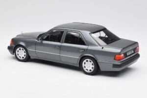 Mercedes 500 E W124 Pearl Grau Norev 1:18 183946 Druckguss — Bild 7 von 8