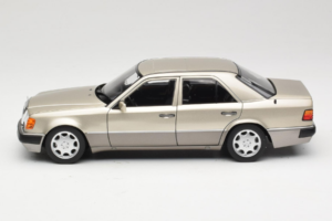 Mercedes 500E W124 Smoke Silver Händler Edition Norev 1:18 B66040724 Druckguss — Bild 4 von 8