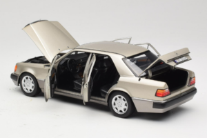 Mercedes 500E W124 Smoke Silver Händler Edition Norev 1:18 B66040724 Druckguss — Bild 5 von 8