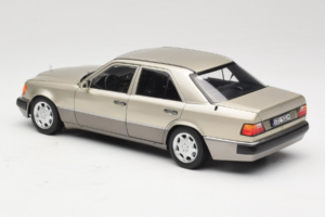 Mercedes 500E W124 Smoke Silver Händler Edition Norev 1:18 B66040724 Druckguss — Bild 7 von 8