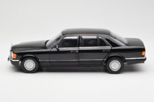 Mercedes 560 SEL W126 Schwarz Händler Edition Norev 1:18 B66040599 Druckguss — Bild 4 von 8