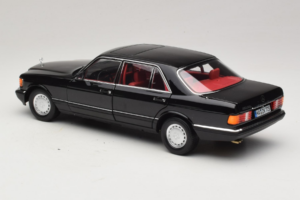 Mercedes 560 SEL W126 Schwarz Mit Rotem Innenraum Norev 1:18 183788 Druckguss — Bild 4 von 8
