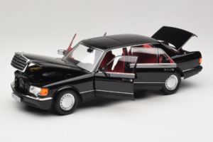 Mercedes 560 SEL W126 Schwarz Mit Rotem Innenraum Norev 1:18 183788 Druckguss — Bild 8 von 8