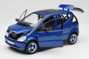Mercedes A-Class W168 Dunkelblau Maisto 1:18 B66005219 Druckguss — Bild 2 von 8