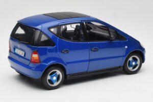 Mercedes A-Class W168 Dunkelblau Maisto 1:18 B66005219 Druckguss — Bild 3 von 8