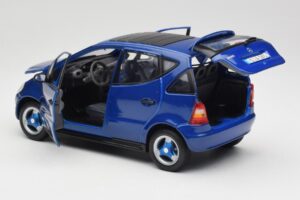 Mercedes A-Class W168 Dunkelblau Maisto 1:18 B66005219 Druckguss — Bild 5 von 8