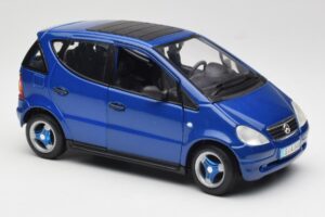 Mercedes A-Class W168 Dunkelblau Maisto 1:18 B66005219 Druckguss — Bild 6 von 8