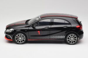 Mercedes A-Class W176 AMG Schwarz Norev 1:18 183596 Druckguss — Bild 4 von 8