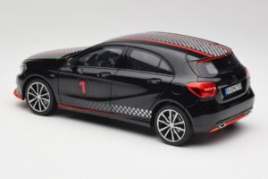 Mercedes A-Class W176 AMG Schwarz Norev 1:18 183596 Druckguss — Bild 7 von 8