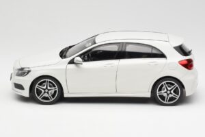 Mercedes A-Class W176 Cirrus Weiß Norev 1:18 B66960126 Druckguss — Bild 4 von 8