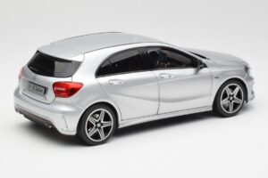 Mercedes A-Class W176 Polar Silber Norev 1:18 B66960139 Druckguss — Bild 3 von 8