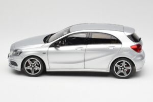 Mercedes A-Class W176 Polar Silber Norev 1:18 B66960139 Druckguss — Bild 4 von 8