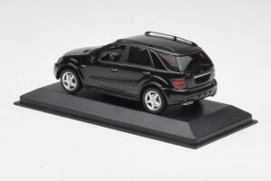 Mercedes AMG ML 63 W164 Schwarz Minichamps 1:43 400037670 Druckguss — Bild 3 von 4