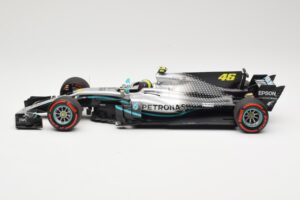 Mercedes AMG Petronas W08 V. Rossi Ride Swap Valencia December 2019 Minichamps 1:18 110191746 Druckguss — Bild 3 von 6