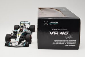 Mercedes AMG Petronas W08 V. Rossi Ride Swap Valencia December 2019 Minichamps 1:18 110191746 Druckguss — Bild 6 von 6