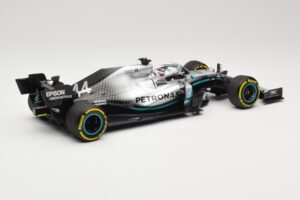 Mercedes AMG Petronas W10 #44 L. Hamilton F1 World Champion Dealer Edition 2019 Minichamps 1:18 B66960567 Druckguss — Bild 2 von 7