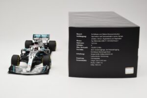 Mercedes AMG Petronas W10 #44 L. Hamilton F1 World Champion Dealer Edition 2019 Minichamps 1:18 B66960567 Druckguss — Bild 6 von 7