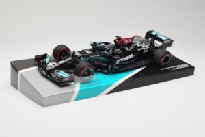 Mercedes AMG Petronas W12 E Performance #44 L. Hamilton Bahrain GP 2021 Minichamps 1:18 113210144 Druckguss — Bild 2 von 6
