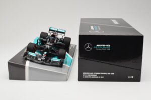 Mercedes AMG Petronas W12 E Performance #44 L. Hamilton Bahrain GP 2021 Minichamps 1:18 113210144 Druckguss — Bild 6 von 6