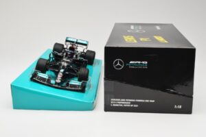 Mercedes AMG Petronas W12 E Performance #44 L. Hamilton Russian GP 2021 Minichamps 1:18 113211544 Druckguss — Bild 6 von 6