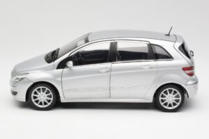 Mercedes B-Class W245 Silber Kyosho 1:18 B66962326 Druckguss — Bild 4 von 8