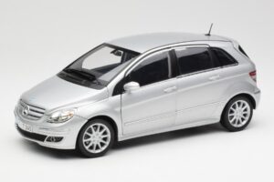 Mercedes B-Class W245 Silber Kyosho 1:18 B66962326 Druckguss