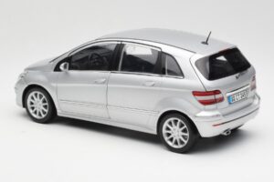 Mercedes B-Class W245 Silber Kyosho 1:18 B66962326 Druckguss — Bild 7 von 8