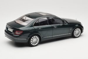 Mercedes C-Class W204 Avantgarde Dunkelgrün AUTOart 1:18 B66962366 Druckguss — Bild 2 von 8