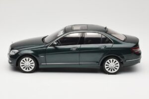 Mercedes C-Class W204 Avantgarde Dunkelgrün AUTOart 1:18 B66962366 Druckguss — Bild 4 von 8