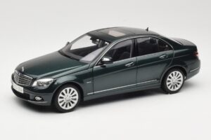 Mercedes C-Class W204 Avantgarde Dunkelgrün AUTOart 1:18 B66962366 Druckguss