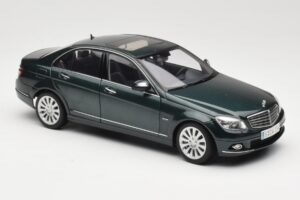 Mercedes C-Class W204 Avantgarde Dunkelgrün AUTOart 1:18 B66962366 Druckguss — Bild 6 von 8