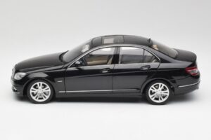 Mercedes C-Class W204 Avantgarde Obsidian Schwarz AUTOart 1:18 76264-R1 Druckguss — Bild 4 von 8