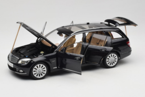 Mercedes C-Class W204 Kombi Obsidian Black AUTOart 1:18 B66962349 Druckguss — Bild 2 von 8