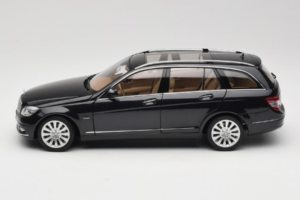Mercedes C-Class W204 Kombi Obsidian Black AUTOart 1:18 B66962349 Druckguss — Bild 4 von 8