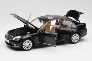 Mercedes C-Class W204 Obsidian Schwarz AUTOart 1:18 B66962365 Druckguss — Bild 2 von 8