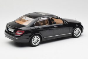 Mercedes C-Class W204 Obsidian Schwarz AUTOart 1:18 B66962365 Druckguss — Bild 3 von 8