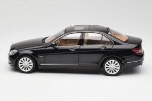 Mercedes C-Class W204 Obsidian Schwarz AUTOart 1:18 B66962365 Druckguss — Bild 4 von 8