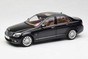 Mercedes C-Class W204 Obsidian Schwarz AUTOart 1:18 B66962365 Druckguss