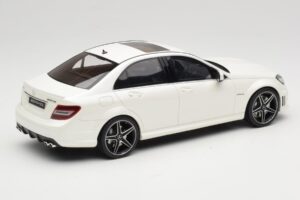 Mercedes C63 AMG W204 Diamond White GT Spirit 1:18 GT928 Resin — Bild 2 von 6