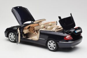 Mercedes CLK 500 W209 Cabriolet Dunkelblau Metallic Kyosho 1:18 B66962174 Druckguss — Bild 6 von 9