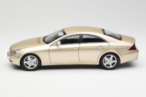 Mercedes CLS C219 Hell Beige Gold Kyosho 1:18 08401LBE Druckguss — Bild 4 von 8