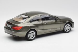 Mercedes E-Class Coupe C207 Titanite Grau Metallic Minichamps 1:18 B66962419 Druckguss — Bild 3 von 8
