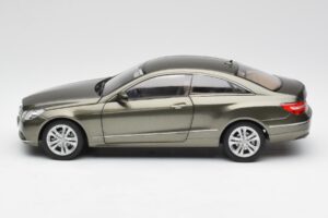 Mercedes E-Class Coupe C207 Titanite Grau Metallic Minichamps 1:18 B66962419 Druckguss — Bild 4 von 8
