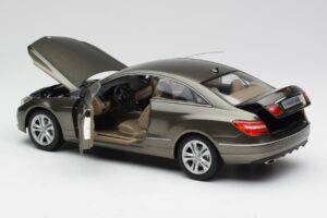 Mercedes E-Class Coupe C207 Titanite Grau Metallic Minichamps 1:18 B66962419 Druckguss — Bild 5 von 8