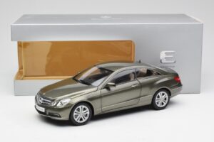 Mercedes E-Class Coupe C207 Titanite Grau Metallic Minichamps 1:18 B66962419 Druckguss — Bild 8 von 8